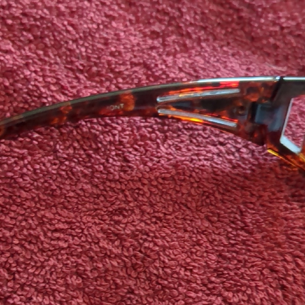 Stylish Tortoise Shell Sunglasses - Picture 4 of 4